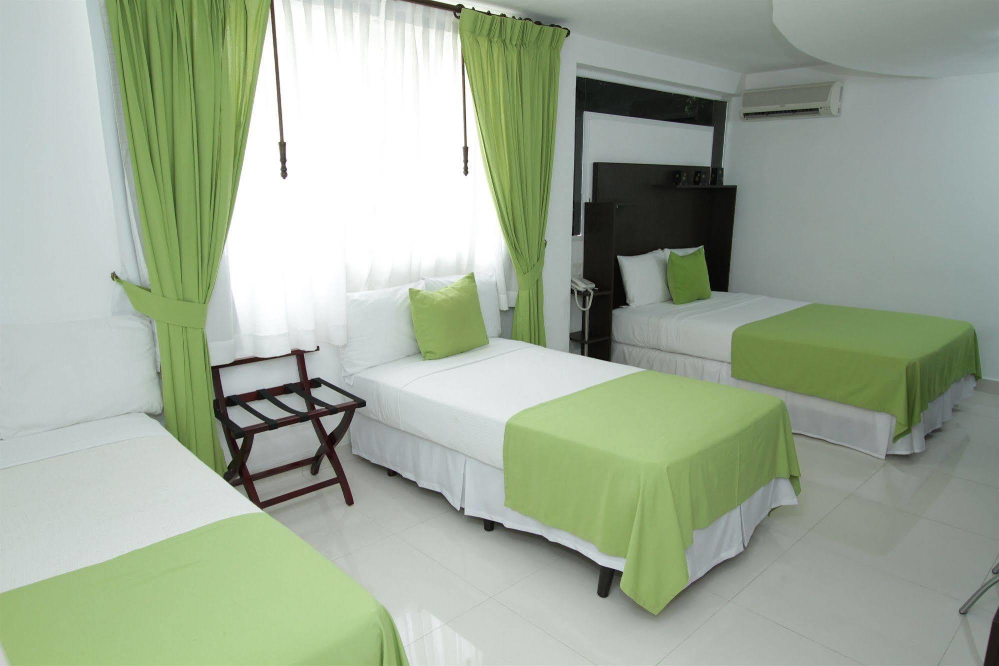 Az And 4* Panama City
